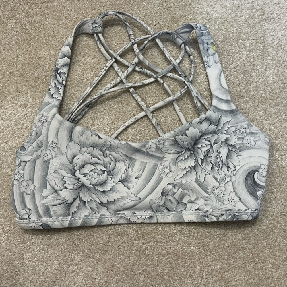 Lululemon Free to Be Bra Size 6 Floral grey